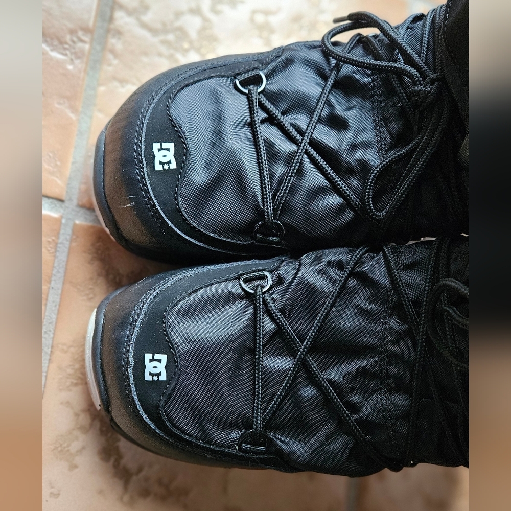 VTG DC Shoes Chalet SE 2.0 Black Snow Moon Boots Faux Fur Rhinestone Y2K - Picture 3 of 13